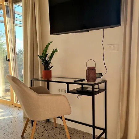 House B Dekani